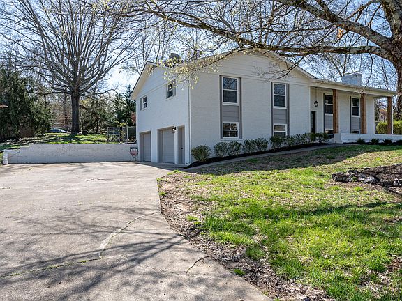 2nd image of 404 Belle Meade Dr