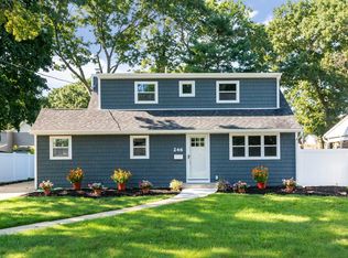 246 Jerusalem Ave, Massapequa Park, NY 11762