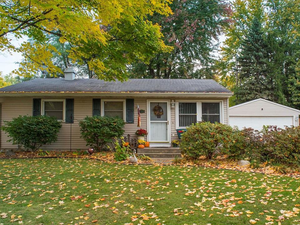 1st image of 333 Clover Ln