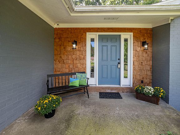 3rd image of 3125 Coachlite Ave
