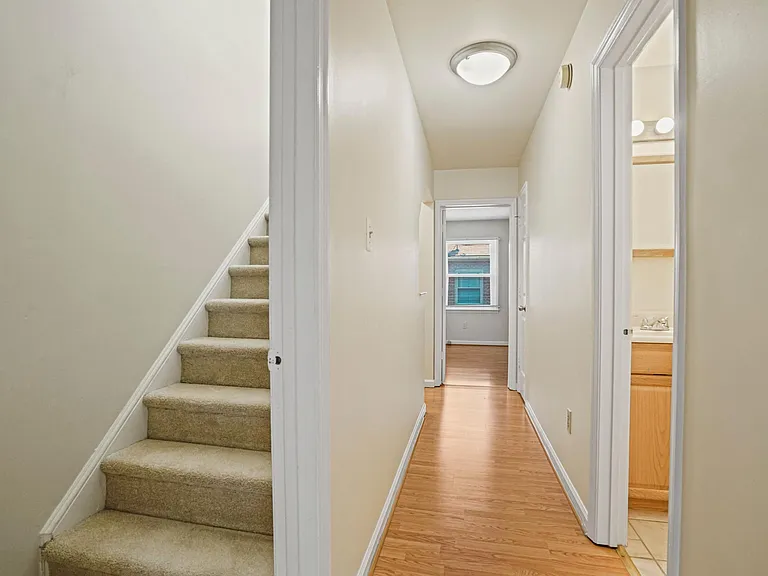 1141 N Vernon St — Photo 35