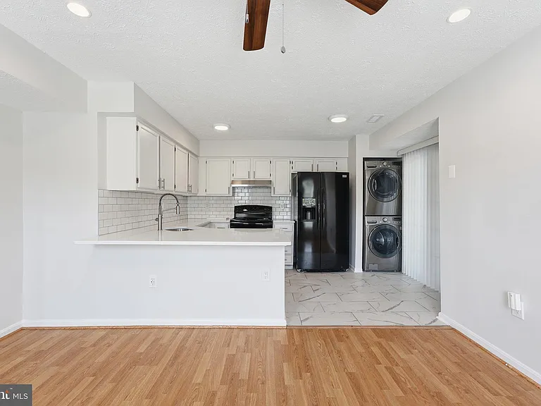 E Rosecroft Village Cir — Photo 7