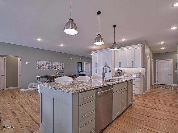 5th image of 5984 W Prairiewood Dr