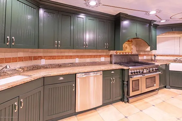 Sold by Robert DeFalco Realty | media 19