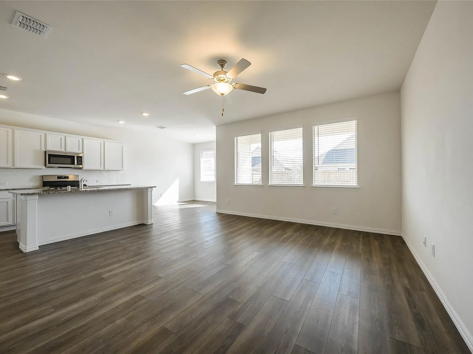 3 bed, 1602 sqft, $1,995 — Photo 4