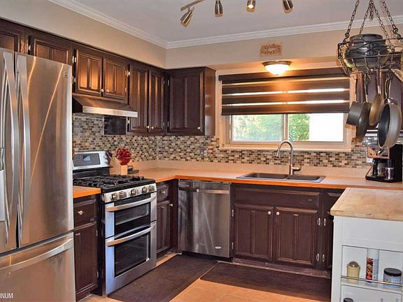3rd image of 39267 Sunderland Dr
