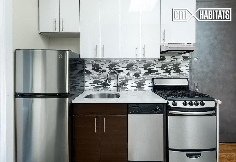 2nd image of 1384 Madison St #3