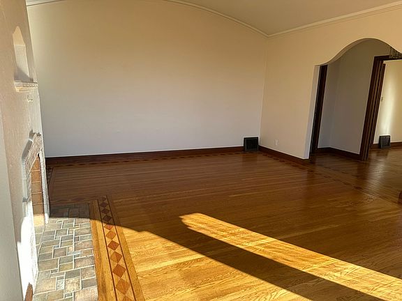 3rd image of 755 Darien Way