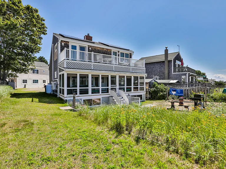 17 Harbor St — Photo 2