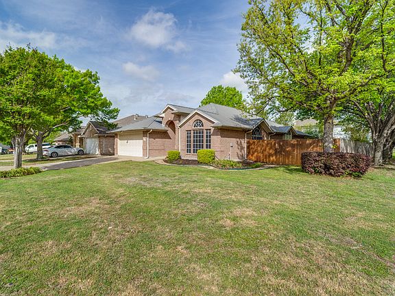 2nd image of 3821 Staghorn Cir N