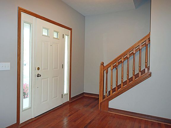 3rd image of 863 Edgewater Ln