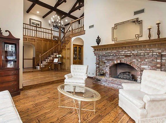 4th image of 24512 Peachland Ave