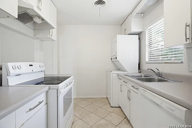 2125 E Lawndale Dr — Photo 9
