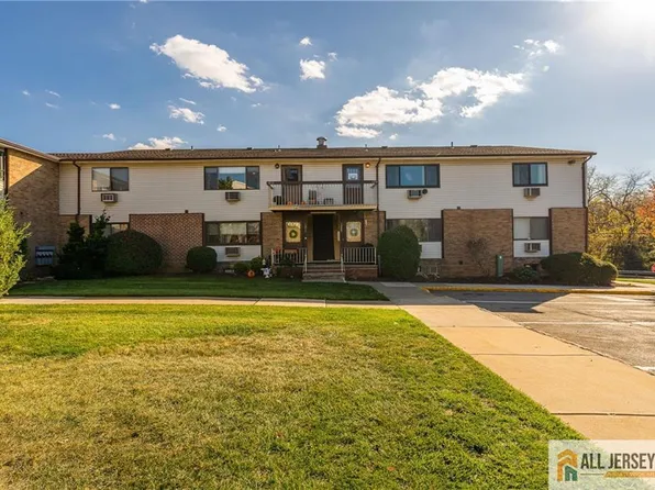 1210 Cricket Ln, Woodbridge, NJ 07095