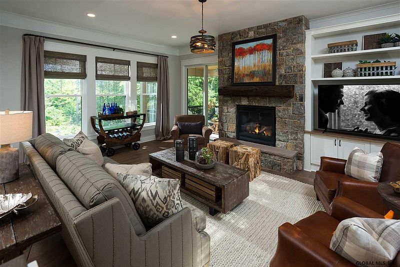 4th image of 309 W CIRCULAR Street