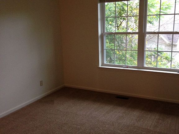 4th image of 21 Martine Ct