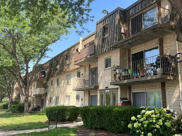 565 Fairway View Dr #2L, Wheeling, IL 60090