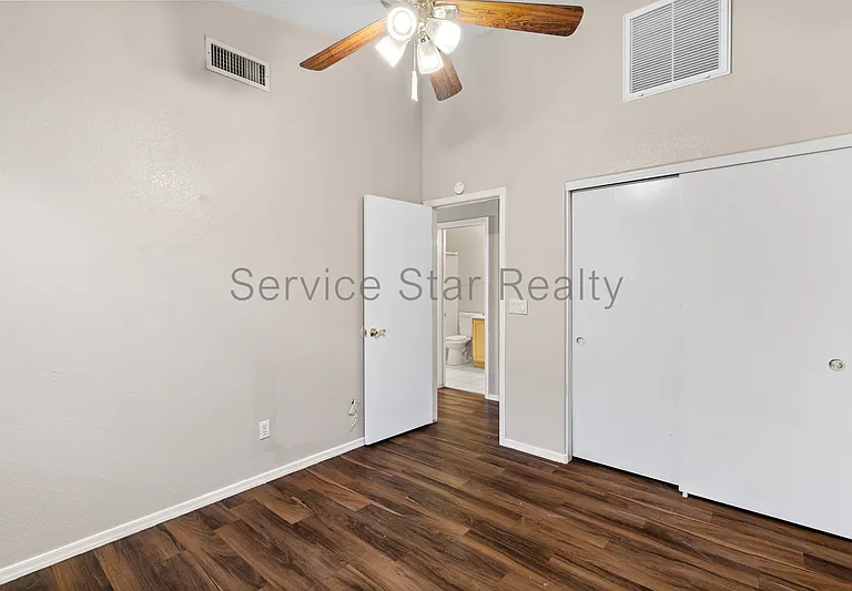 1318 E Saint John Rd — Photo 15