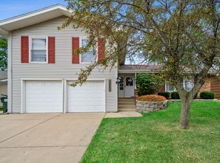 2020 Hilltop Rd, Hoffman Estates, IL 60169