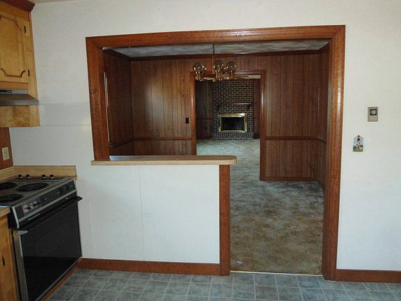 4th image of 27 Forest Haven Dr