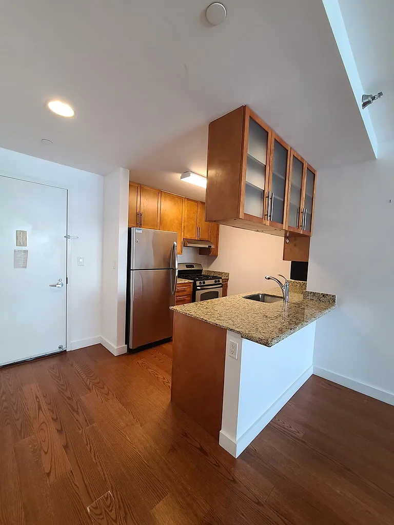 Studio, 600 sqft, $2,700 — Photo 2