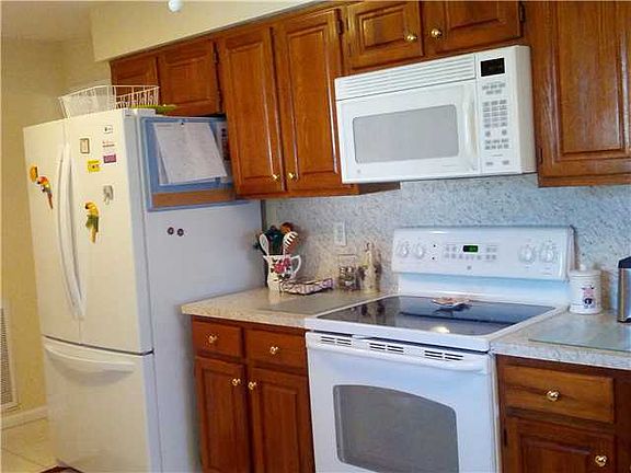 4th image of 10701 GREEN TRAIL Drive #S