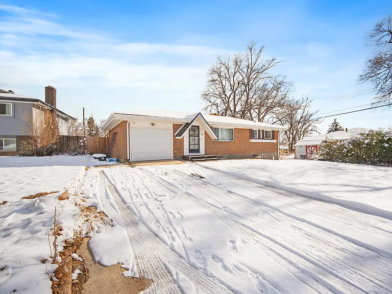 638 Dove Pl — Photo 3