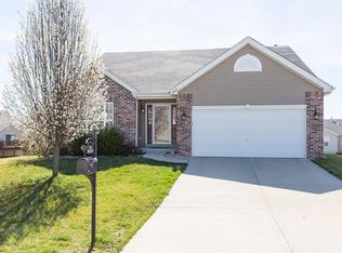 6901 Arbor Cove Dr, Fairview Heights, IL 62208