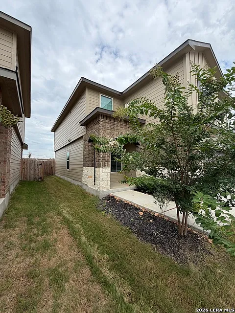 4 bed, 2.5 bath, 2229 sqft, $2,049 — Photo 4