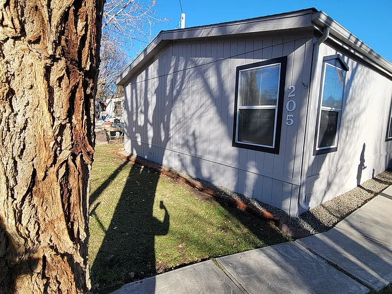 205 S Adin St — Photo 2