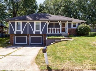 2636 NW London Dr, Blue Springs, MO 64015