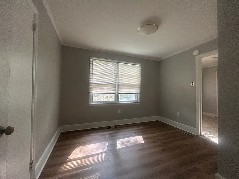1060 Westchester St — Photo 7