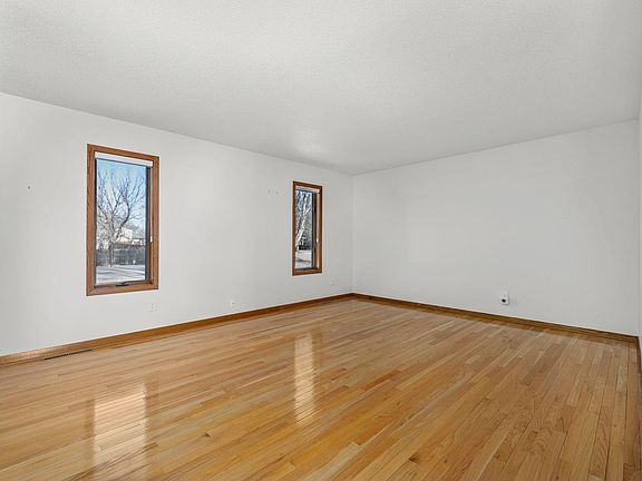 4th image of 2609 11th Ave NW