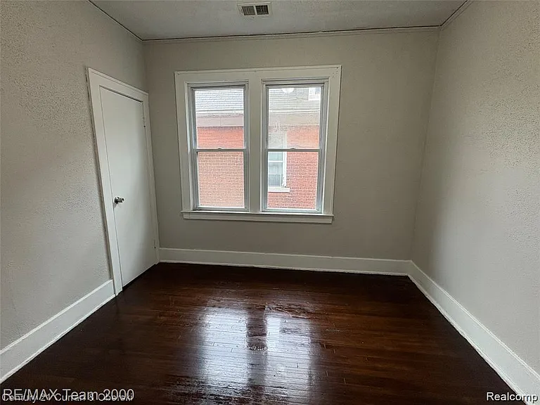 3014 Sturtevant St — Photo 7