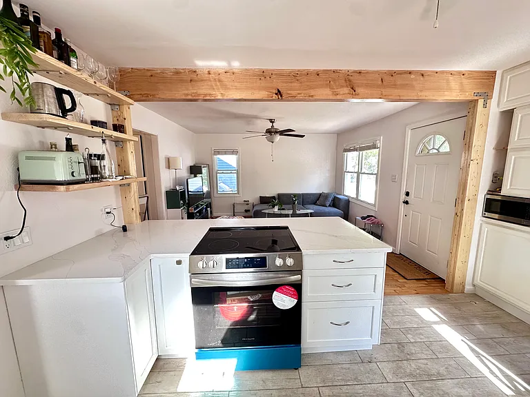 2404 Rowland Ave — Photo 8