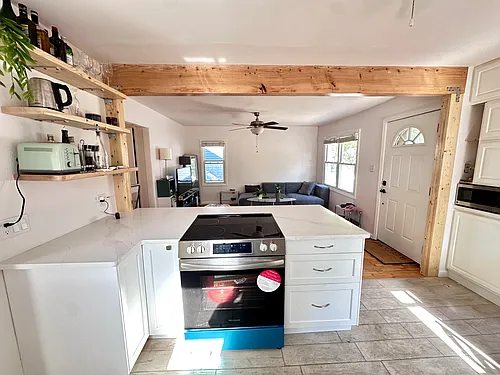 2404 Rowland Ave Photo 1