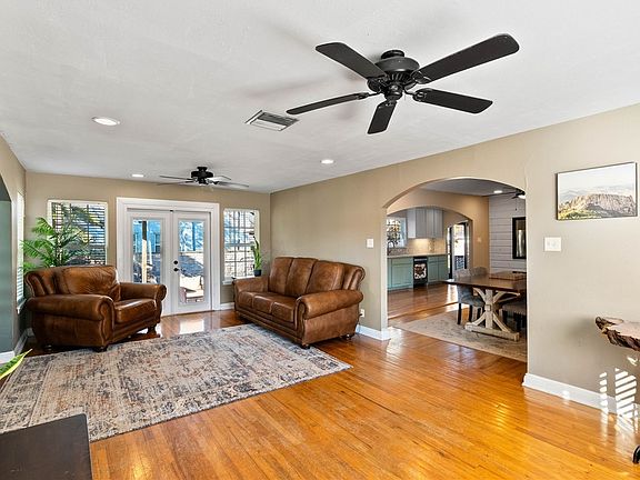 5th image of 302 Cole St