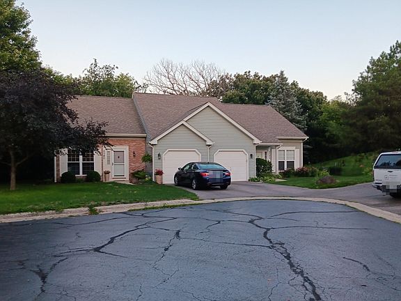 4th image of 2545 Applewood Ln