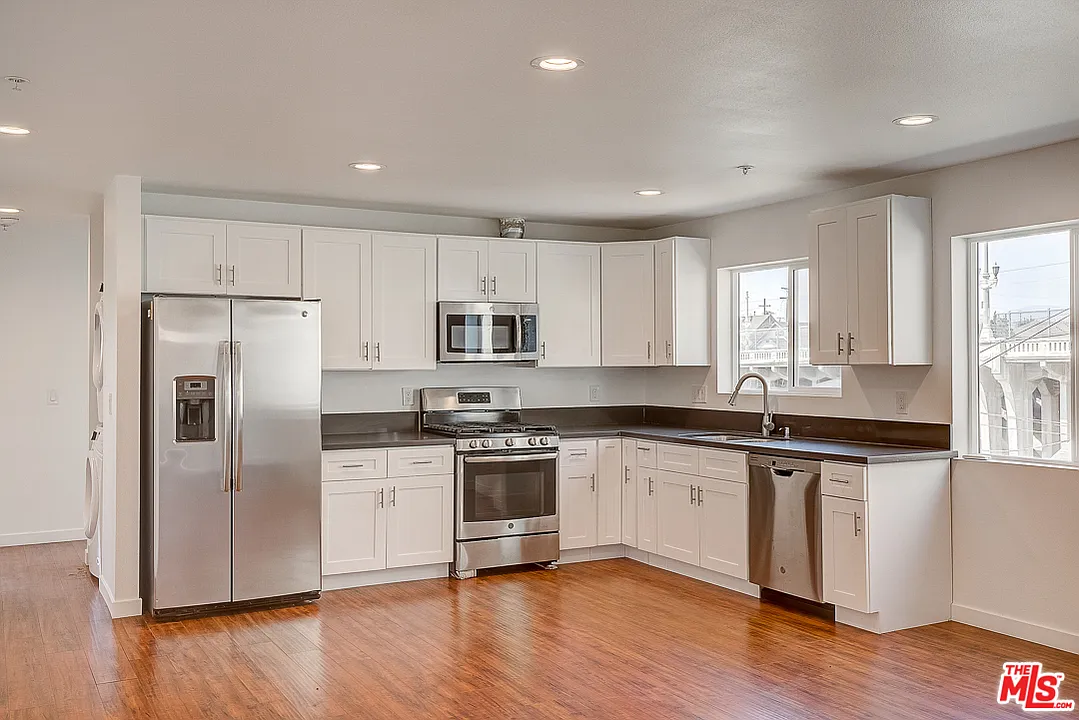 4 bed, 1550 sqft, $3,500 — Photo 2