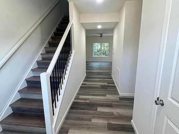 4th image of 428 Frick Ave