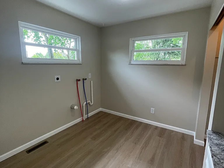 339 W Main St — Photo 11