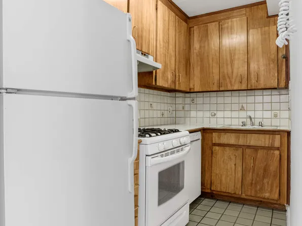 515 East 85th Street image 9 of 10