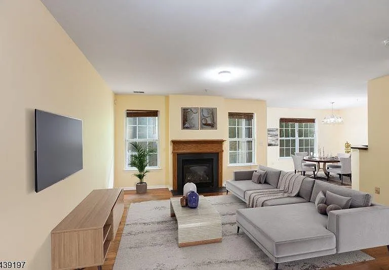 106 Wallace Ct — Photo 2