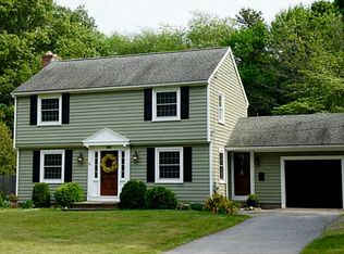 90 Carriage Hill Rd, North Kingstown, RI 02852