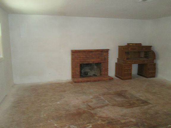 2nd image of 401 McCovey Ln