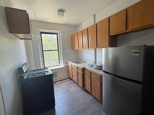 3rd image of 50 Seaman Ave #2G