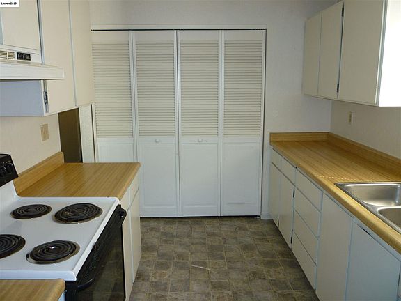 5th image of 710 Willow St #40