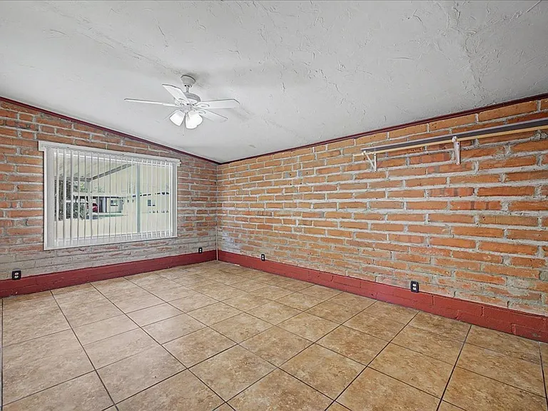 5716 E 4th St — Photo 14