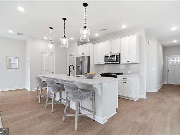 4th image of 112 Winsome Way