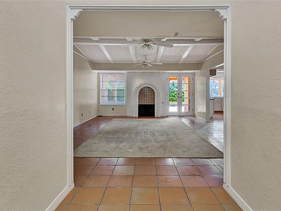 4th image of 6613 Mariposa Dr